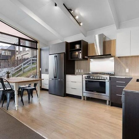 Lakeview Home Retreat At Queenstown Hill エクステリア 写真