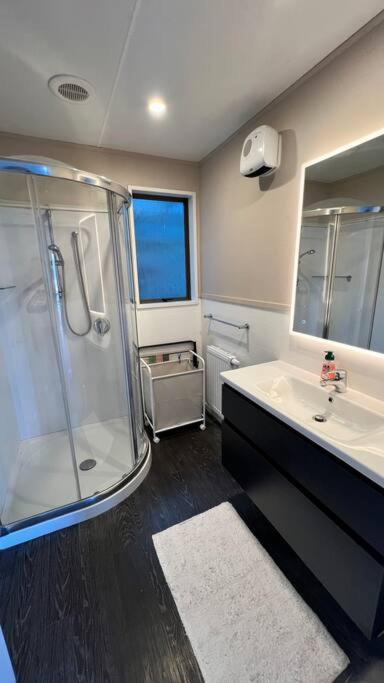 Lakeview Home Retreat At Queenstown Hill エクステリア 写真