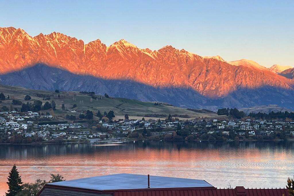 Lakeview Home Retreat At Queenstown Hill エクステリア 写真